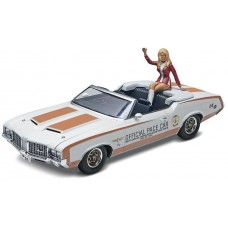 Revell 1972 Oldsmobile 442 Pace Car with figure   